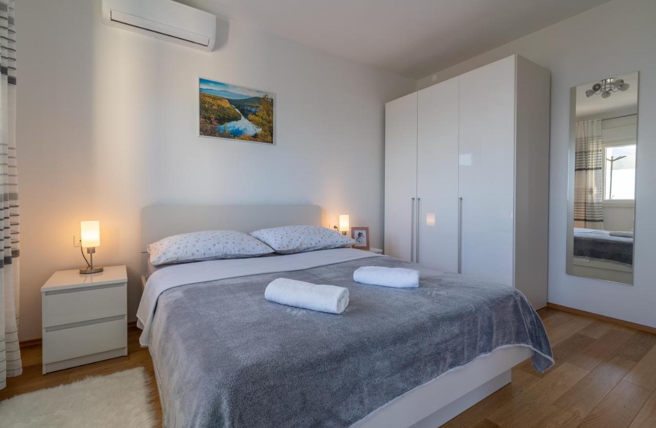 Private Villa Golden Hour With A View Of Split Area Kaštel Sućurac Buitenkant foto