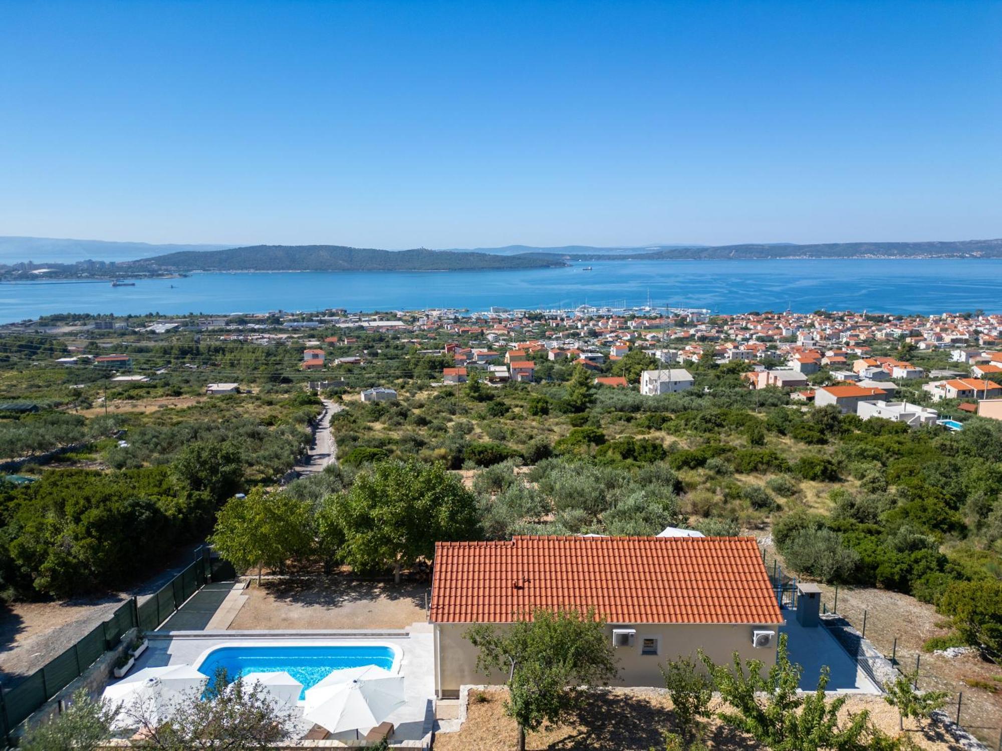 Private Villa Golden Hour With A View Of Split Area Kaštel Sućurac Buitenkant foto