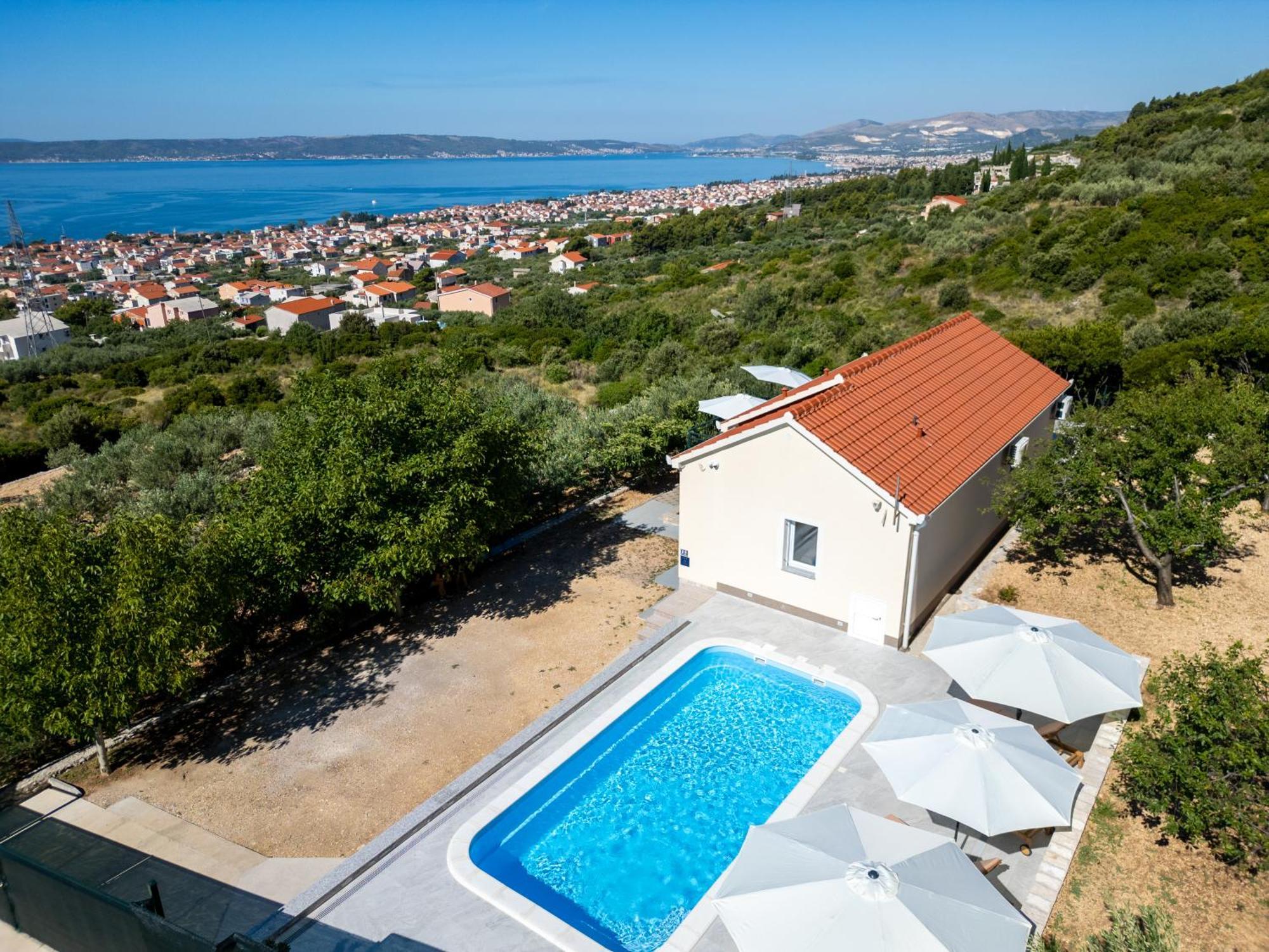 Private Villa Golden Hour With A View Of Split Area Kaštel Sućurac Buitenkant foto