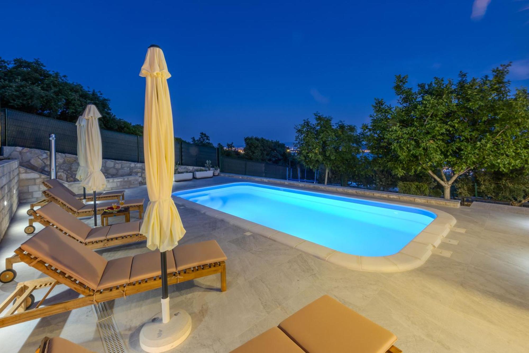 Private Villa Golden Hour With A View Of Split Area Kaštel Sućurac Buitenkant foto