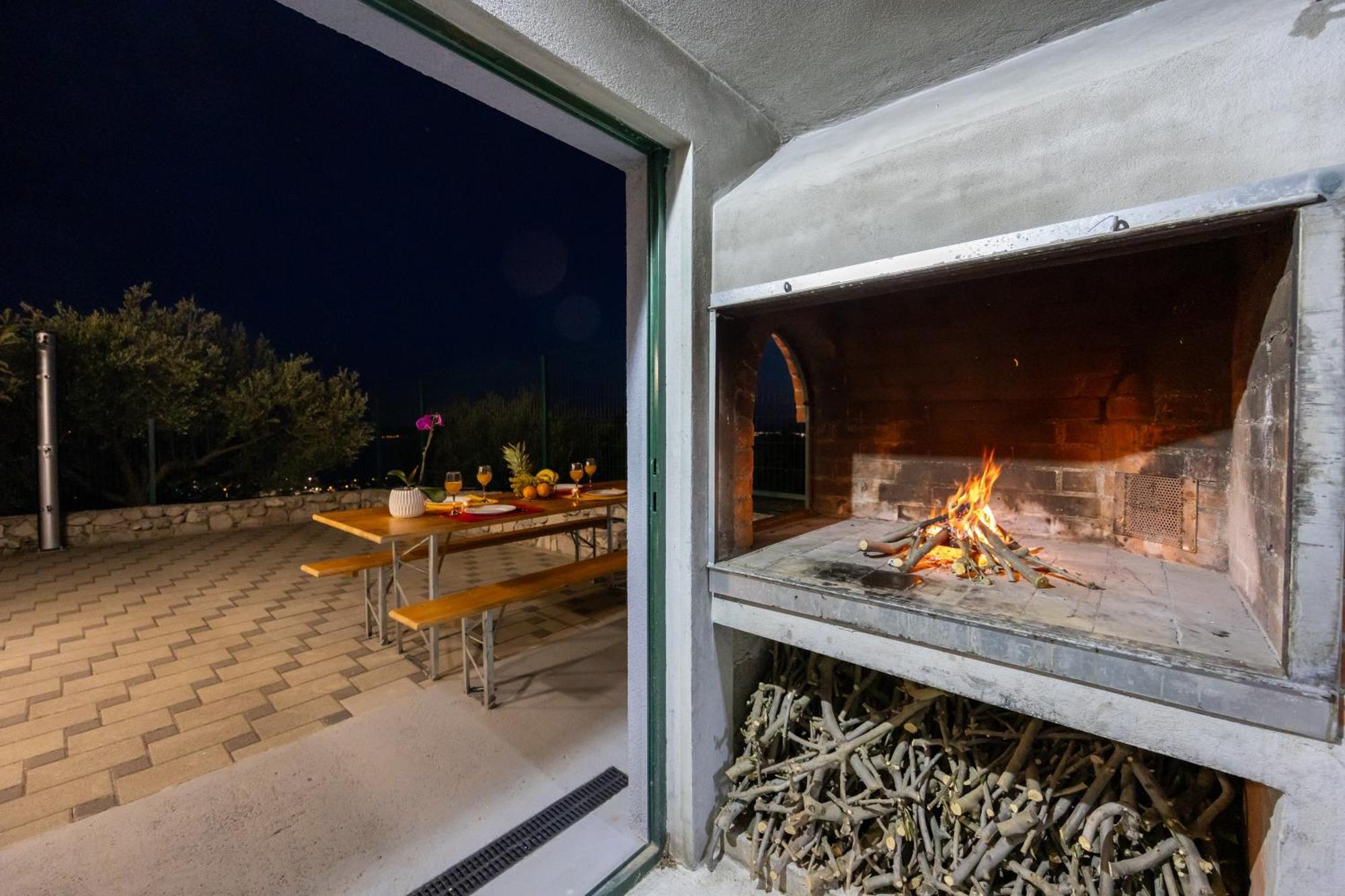 Private Villa Golden Hour With A View Of Split Area Kaštel Sućurac Buitenkant foto