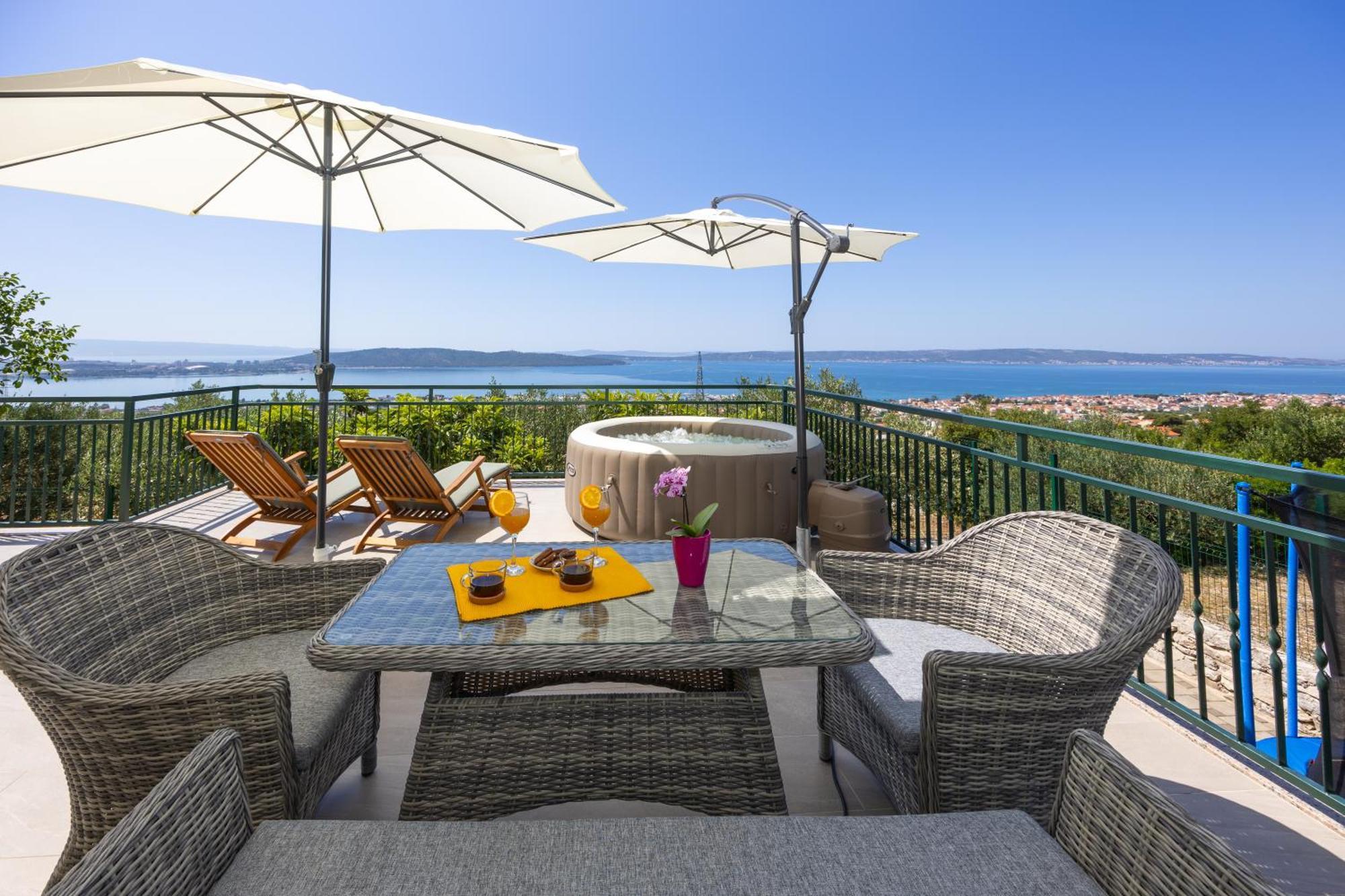 Private Villa Golden Hour With A View Of Split Area Kaštel Sućurac Buitenkant foto