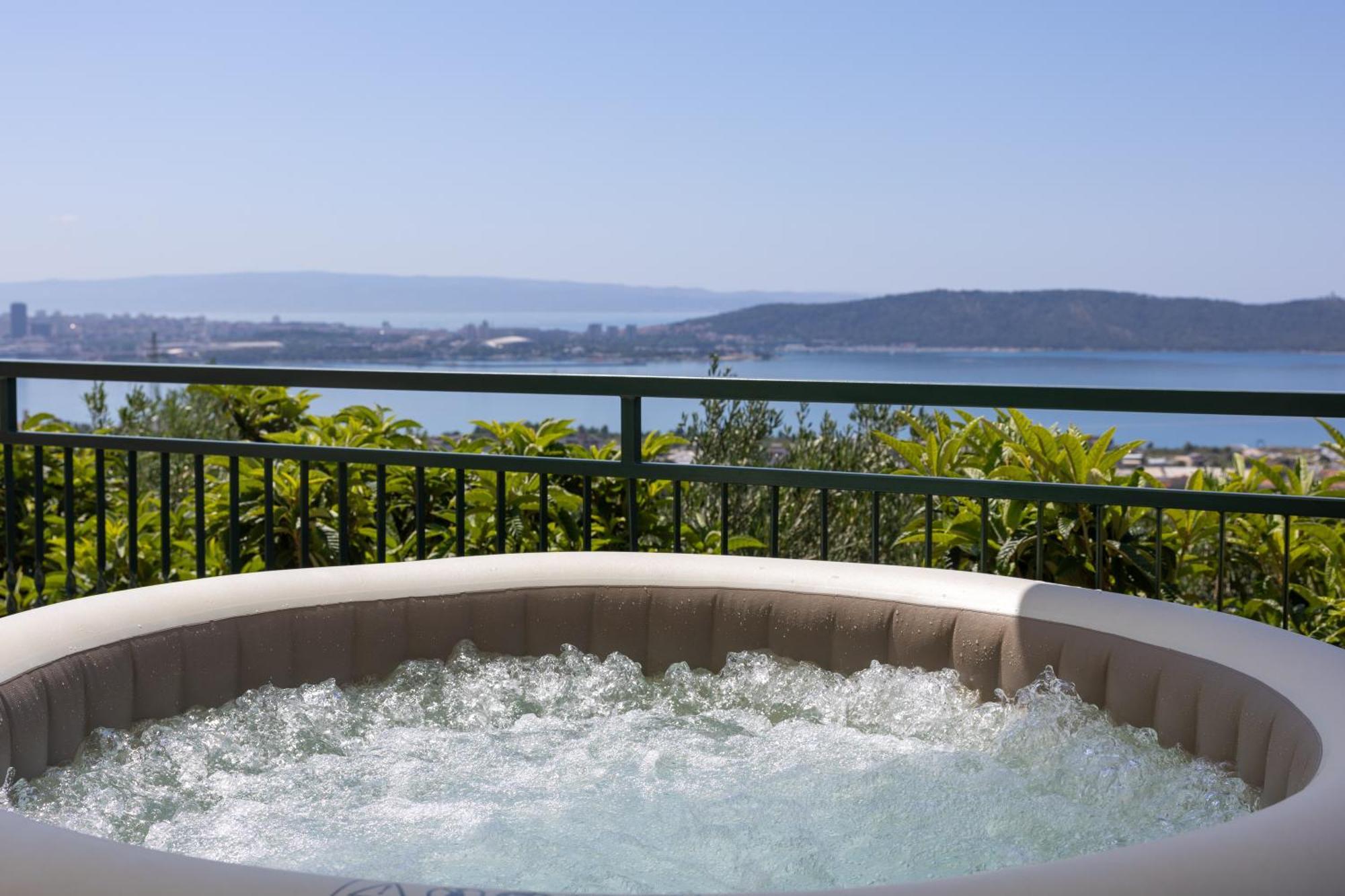 Private Villa Golden Hour With A View Of Split Area Kaštel Sućurac Buitenkant foto