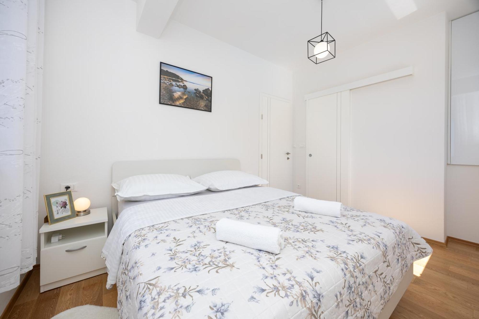 Private Villa Golden Hour With A View Of Split Area Kaštel Sućurac Buitenkant foto