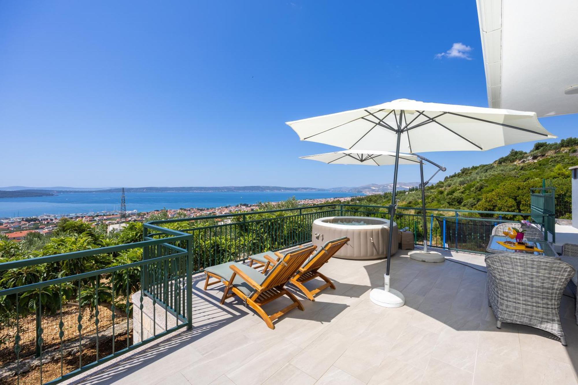 Private Villa Golden Hour With A View Of Split Area Kaštel Sućurac Buitenkant foto