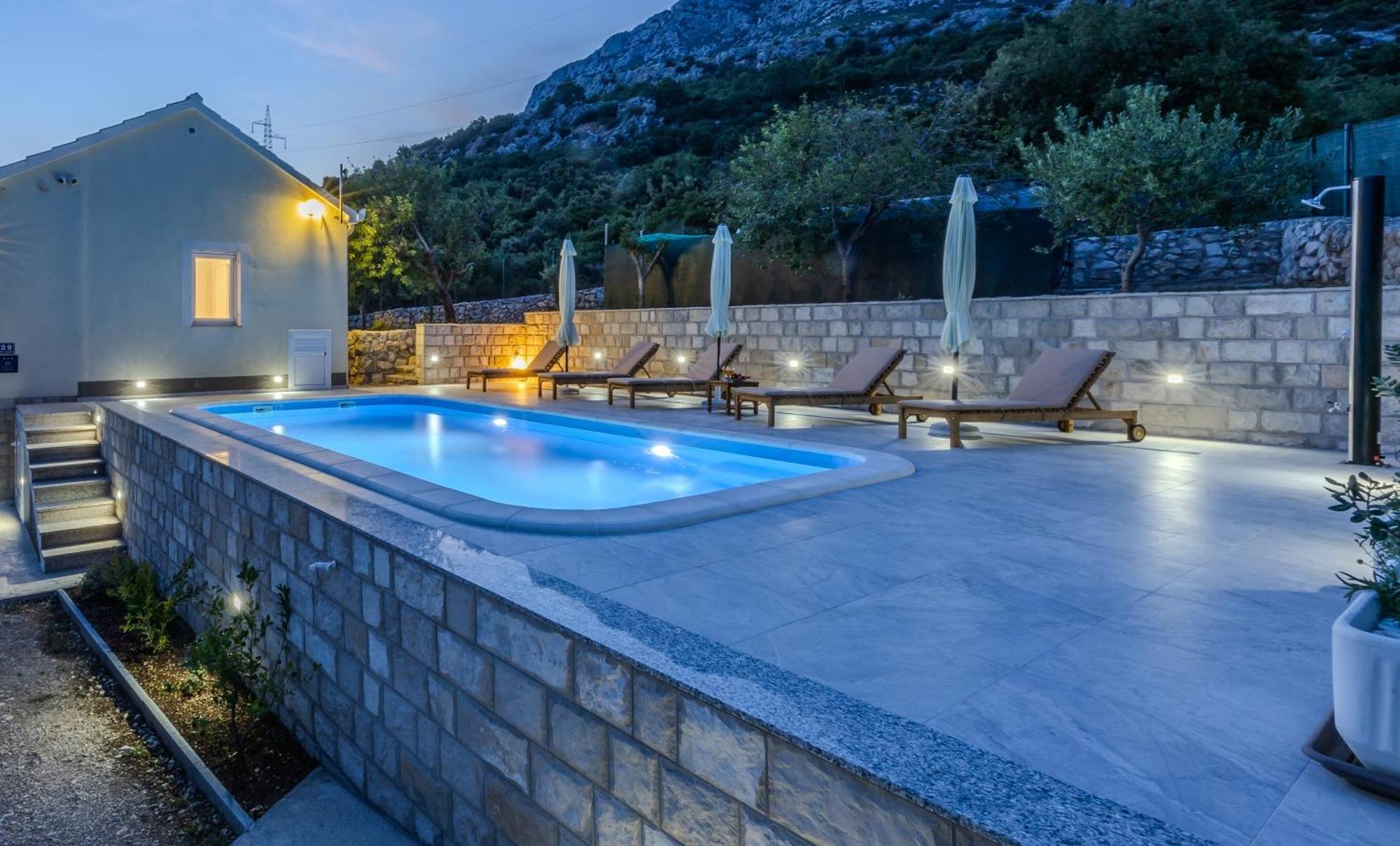 Private Villa Golden Hour With A View Of Split Area Kaštel Sućurac Buitenkant foto
